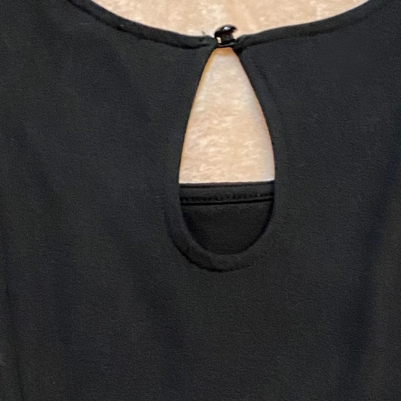 Mudd • Keyhole Shift Dress - Picture 4 of 5